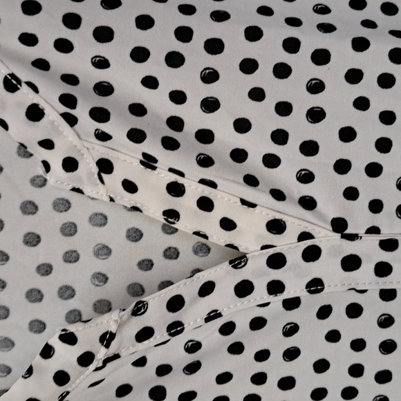 XLG "2 dye 4" black and white polka dot short sleeve top. - Picture 5 of 5